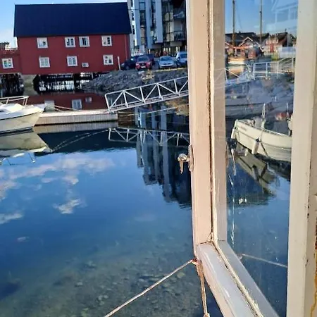 Hotel Det Kule Gule Huset *